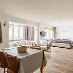 Ξενοδοχείο με διαμερίσματα West Bay 3*