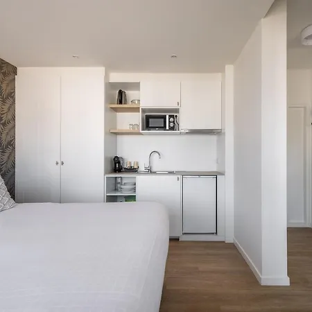 Hotel apartamentowy West Bay 3*