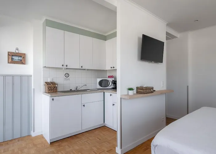 Aparthotel West Bay 3*